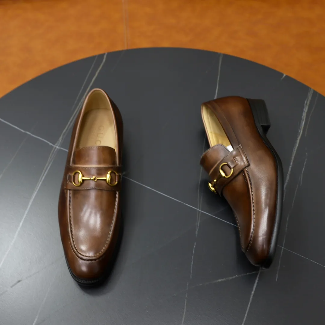 Men's shoes: 250🙅‍♂️🙅‍♂️🙅‍♂️Niuli Brand: GUCCI Size: 38-44 (45 can be customized) Level: Counter classic Material: Original soft cowhide upper Comfortable cowhide lining Original lightweight outsole Style category: Business casual footwear Driving leather shoes Color: Actual picture color